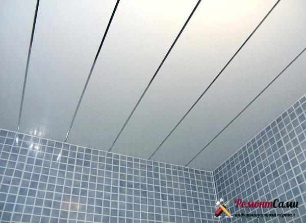 панели ПВХ для потолка ванной