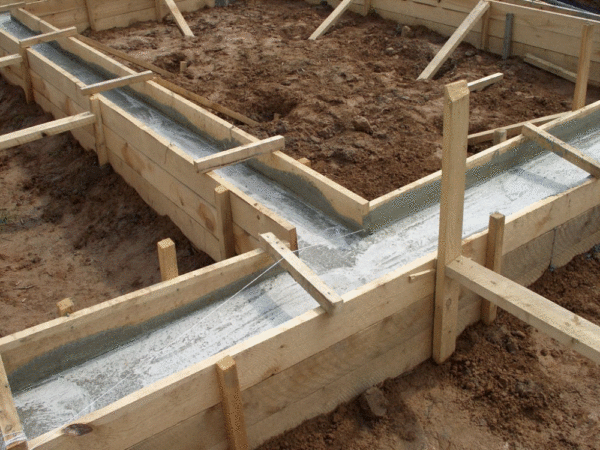 Процесс застывания бетона по времени зависит от температуры уличного воздуха и влажности
