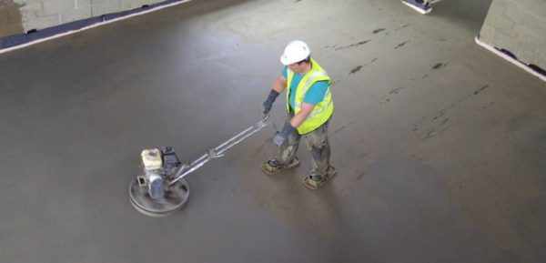 Топпинг является неотъемлемой частью процесса укладки бетонного пола