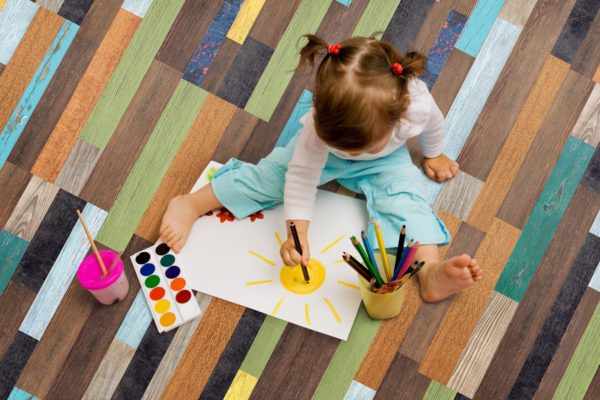 Цветной пробковый пол в детской – стильное и практичное покрытие