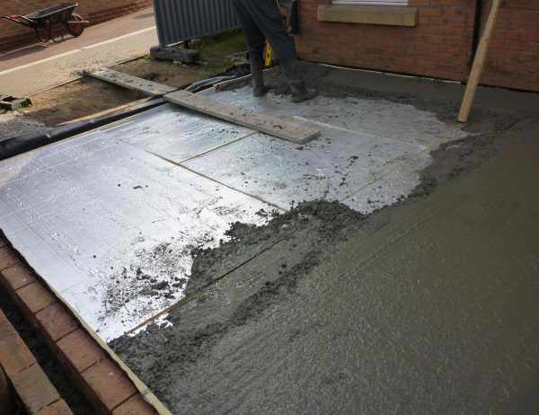 Монтаж бетонного пола в частном доме