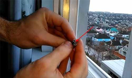 Боремся с холодом: как быстро заменить уплотнитель в пластиковых окнах своими руками