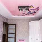 Натяжные глянцевые потолки – фото оригинальных решений в интерьере
