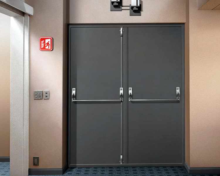 Кроме того, полотно двери может иметь одну или две створки. Второй вариант проще для отрывания при пожаре