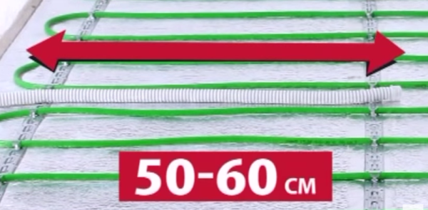Расстояние между витками греющего кабеля 50-60 см