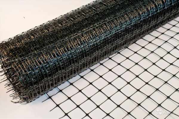 Пластиковая полипропиленовая сетка для армирования представляет собой превосходную альтернативу более традиционным металлическим сеткам 