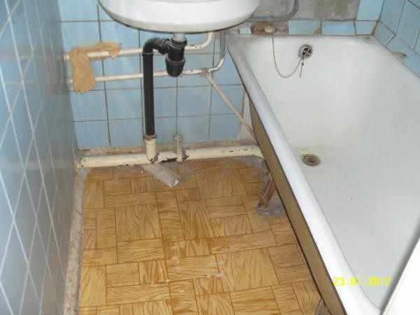 Старое напольное покрытие следует удалить