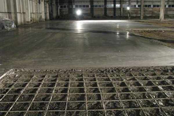 Порядок заливки и обустройства бетонного пола
