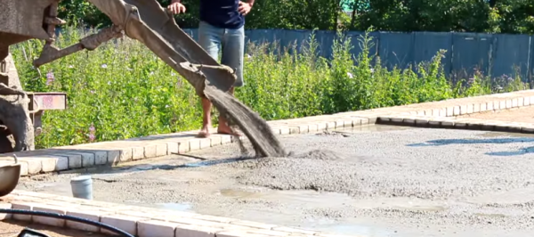 Заливка слоя тощего бетона