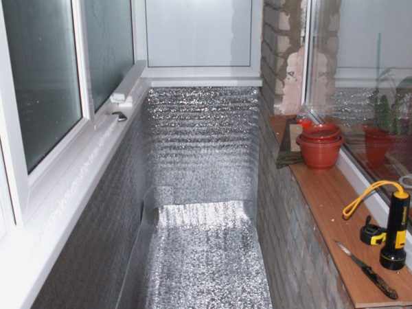 Использование фольгированного утеплителя для изоляции бетонного пола балкона