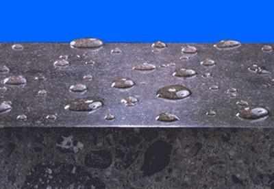 Пропиточная гидроизоляция надежно закрывает поры бетона, делая его влагонепроницаемым