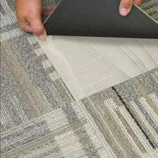 Очень важно правильно подобрать клей для фиксации ковровой плитки
