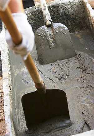 Этап изготовления цементного или бетонного раствора
