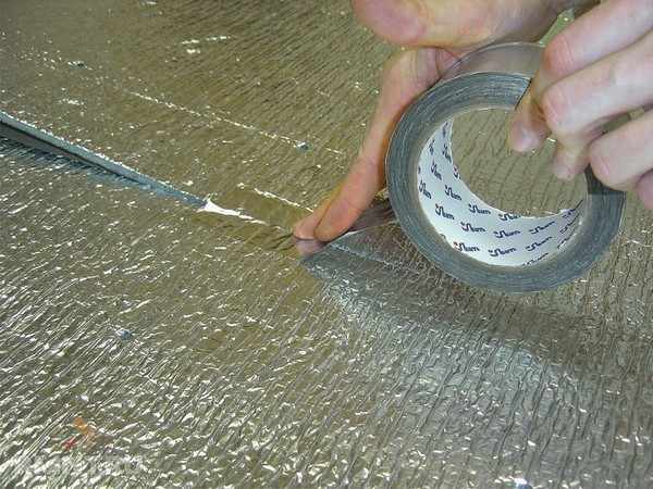 Существует несколько типов клейких лент для разных видов материалов