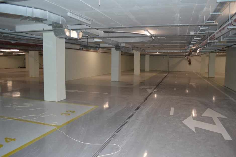 Подземный паркинг с продольным компенсационным швом