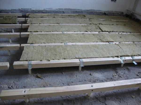 Монтаж пола на лагах поверх бетонного основания