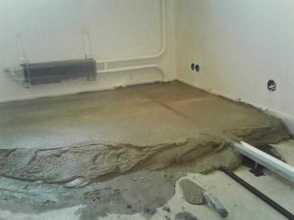 Заливка бетонного пола в квартире 