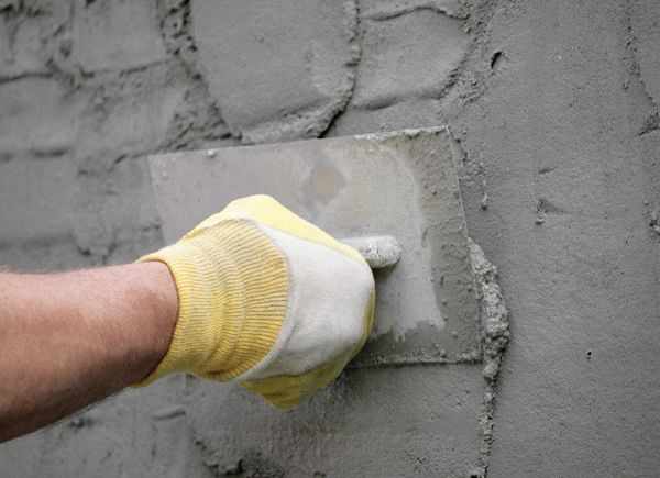 Цементно-песчаный раствор можно использовать для отделки фасадов и помещений с повышенной влажностью