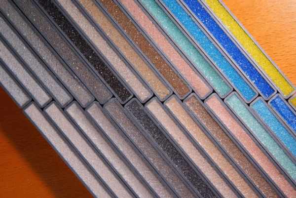 Современная затирка для плитки отличается многообразием цветовых оттенков