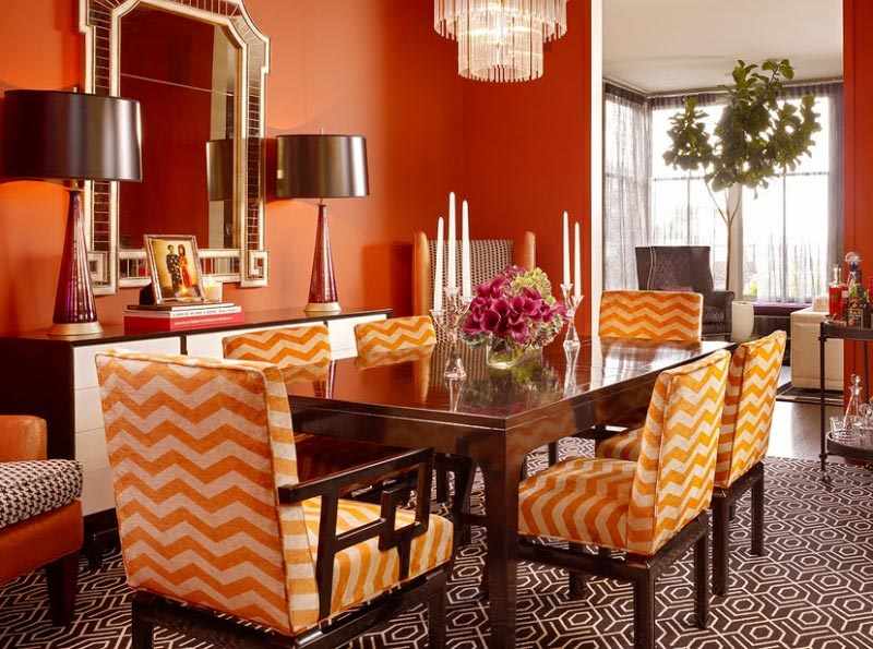 Оранжевый цвет в интерьере гостиной